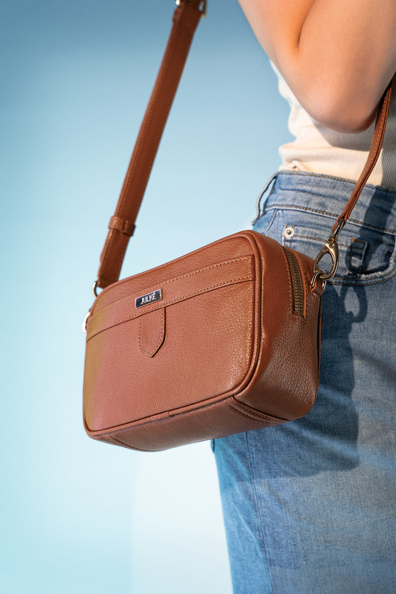 Women's leather crossbody bag in brown colour with round rectangle shape and detachable shoulder strap by JULKE